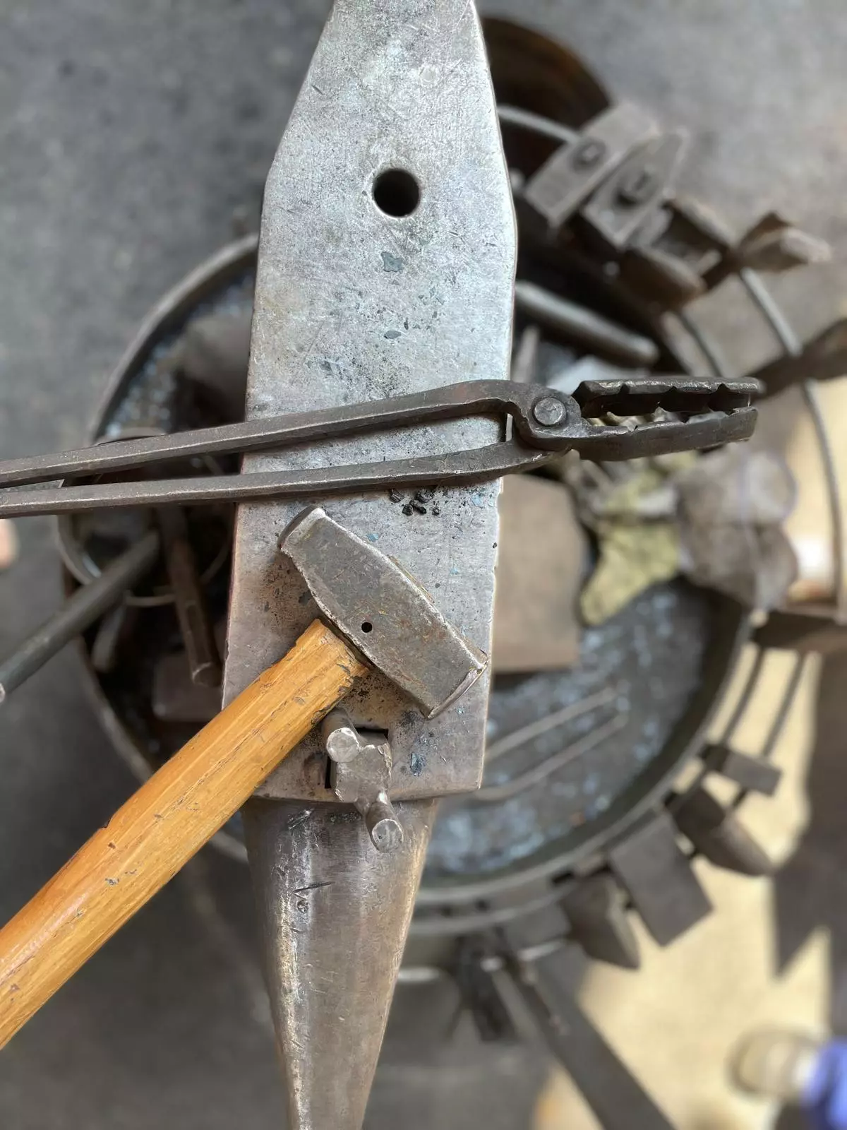 Bau- und Kunstschlosserei Gruber in Raggal, Musig und Buggler Fescht, Sonntag, Großes Walsertal, Hörmann Garagentor, Türen, Tore, Zargen, Antriebe Bau- und Kunstschlosserei Gruber in Raggal, Musig und Buggler Fescht, Sonntag, Großes Walsertal, Hörmann Garagentor, Türen, Tore, Zargen, Antriebe