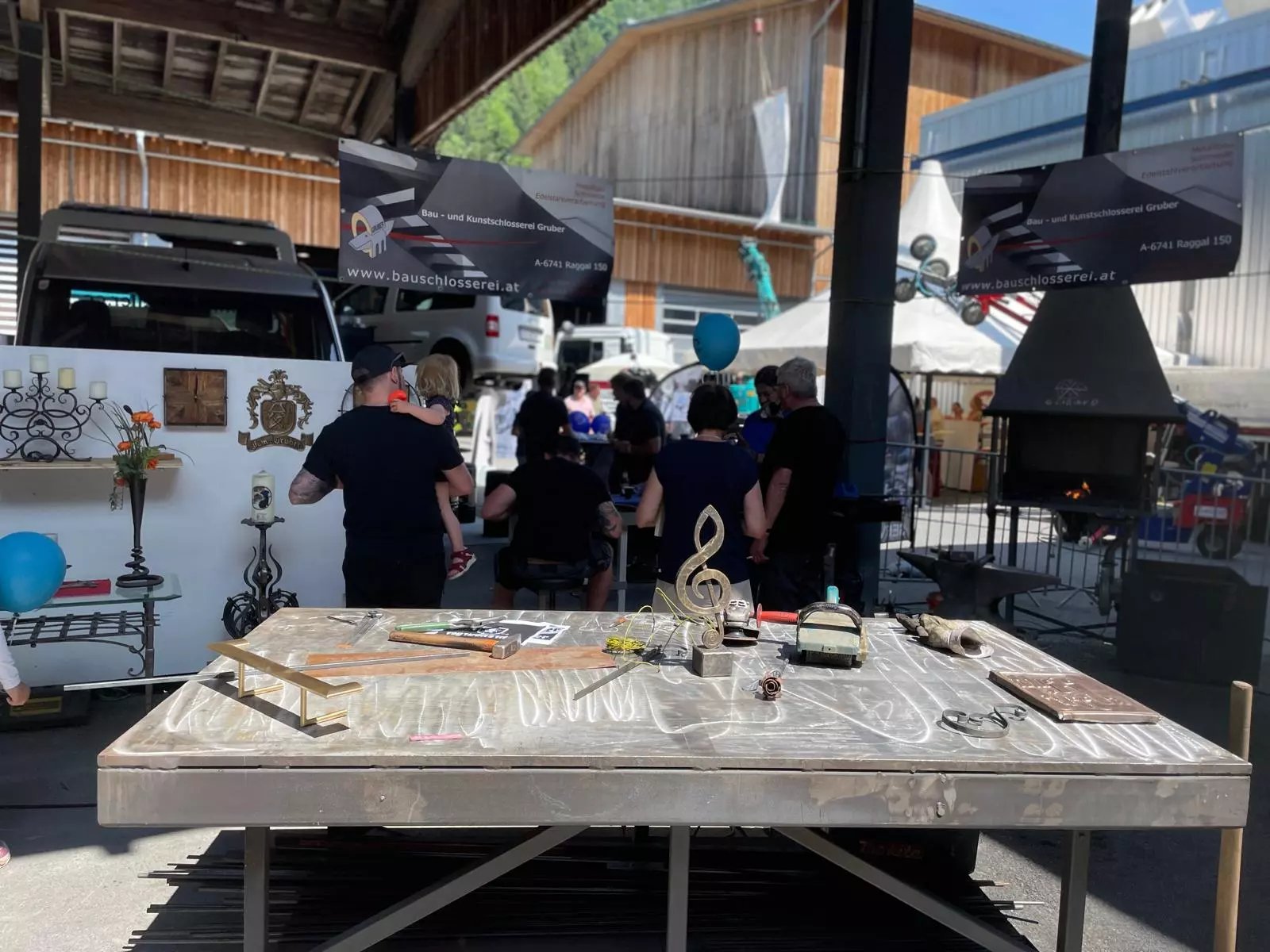 Bau- und Kunstschlosserei Gruber in Raggal, Musig und Buggler Fescht, Sonntag, Großes Walsertal, Hörmann Garagentor, Türen, Tore, Zargen, Antriebe Bau- und Kunstschlosserei Gruber in Raggal, Musig und Buggler Fescht, Sonntag, Großes Walsertal, Hörmann Garagentor, Türen, Tore, Zargen, Antriebe