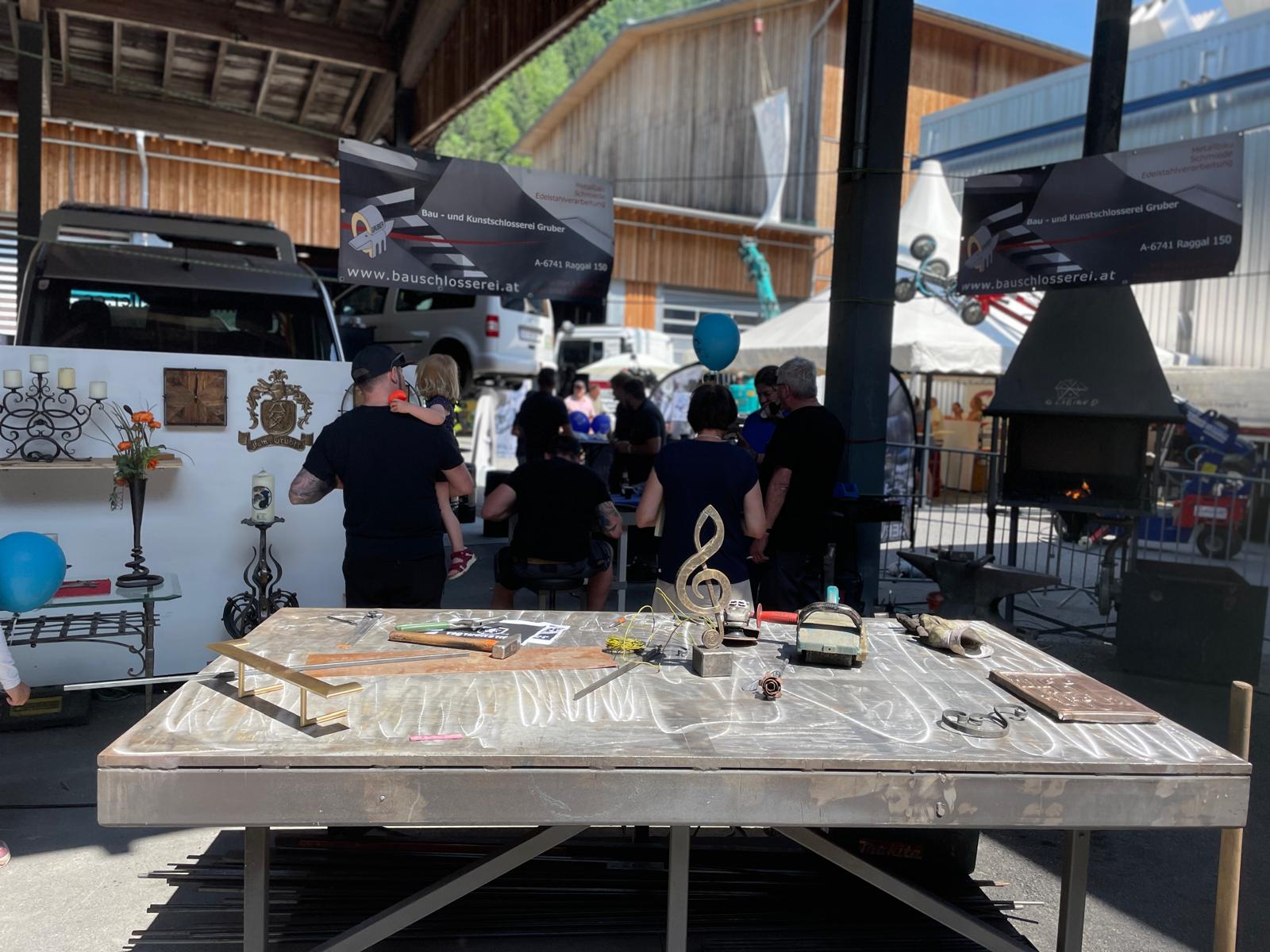Musig und Buggla Ausstellung in Sonntag, Bau- und Kunstschlosserei Gruber, Raggal, Großes Walsertal